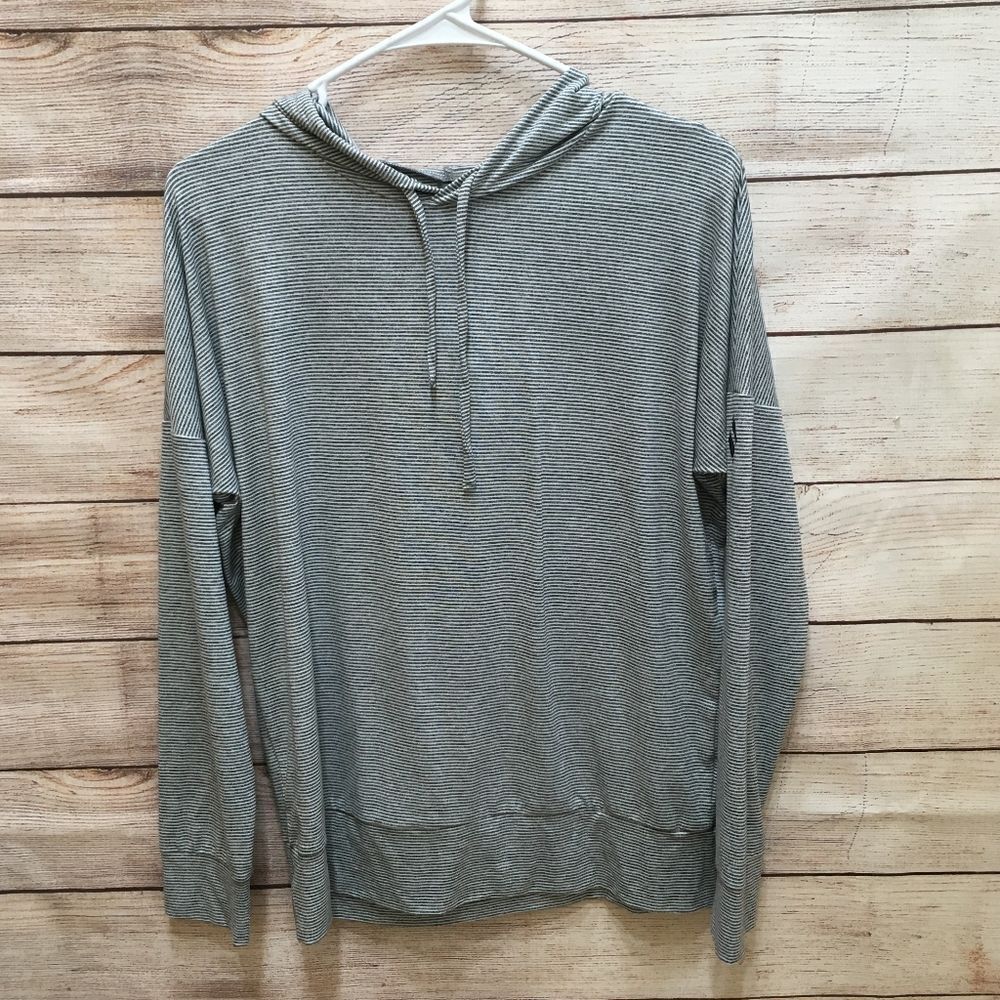 ‎SKECHERS GODRI HOODED TOP IN GRAY HARMONY STRIPE